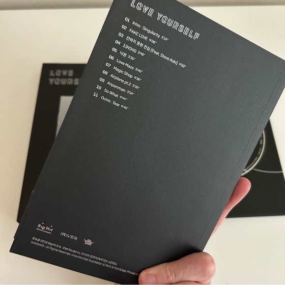 BTS Love Yourself Her U Version Album with Yoongi Suga Photocard - Picture 8 of 14